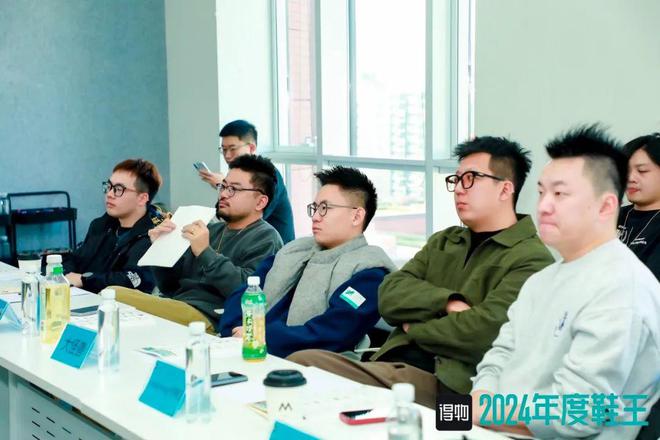 单？是不是只有得物才有底气这么狂新利体育app地表最强年度鞋王榜(图8)