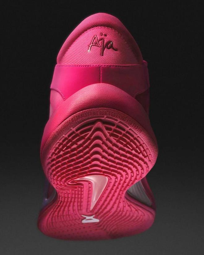 」突然发布！搭载「全新缓震科技」！新利体育18Nike「巨星签名鞋(图2)