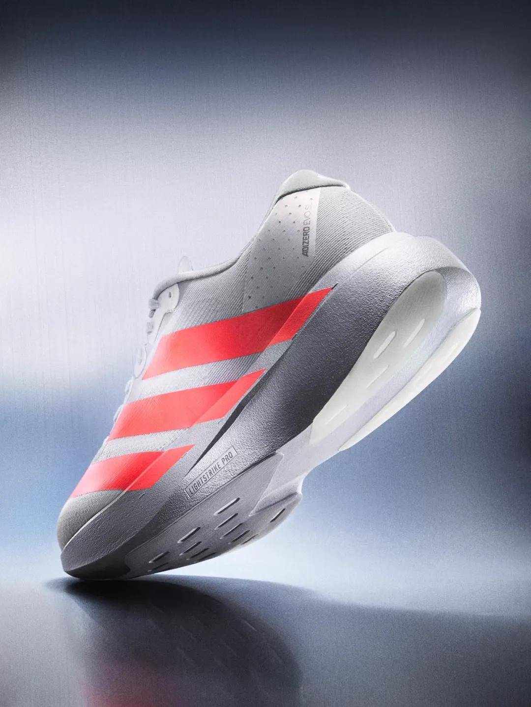 IZERO EVO SL竞速、性能和颜值评分俱佳《跑者世界》年度最佳竞训跑鞋adidas AD(图3)