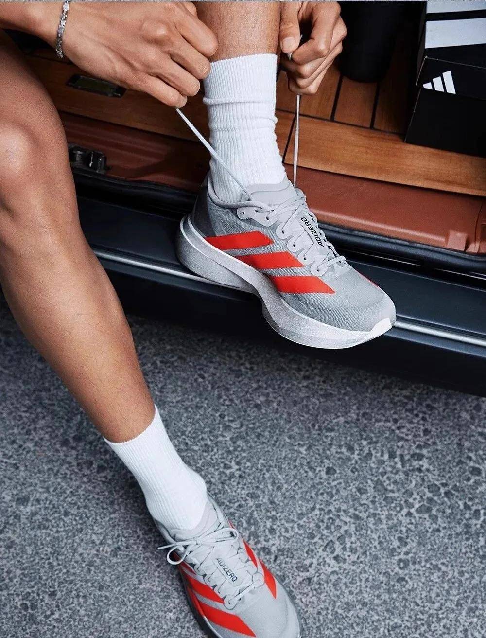 IZERO EVO SL竞速、性能和颜值评分俱佳《跑者世界》年度最佳竞训跑鞋adidas AD(图7)